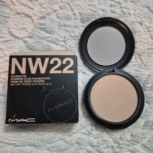MAC Cosmetics Studio Fix Powder Plus Foundation NW22